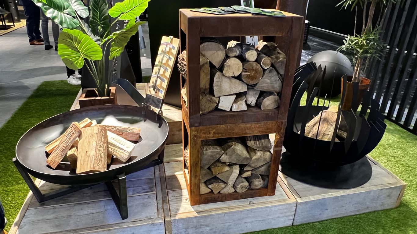 Redfire, la société Néerlandaise  toujours à la pointe des tendances  avec les dernières créations de braseros et de bûcherss