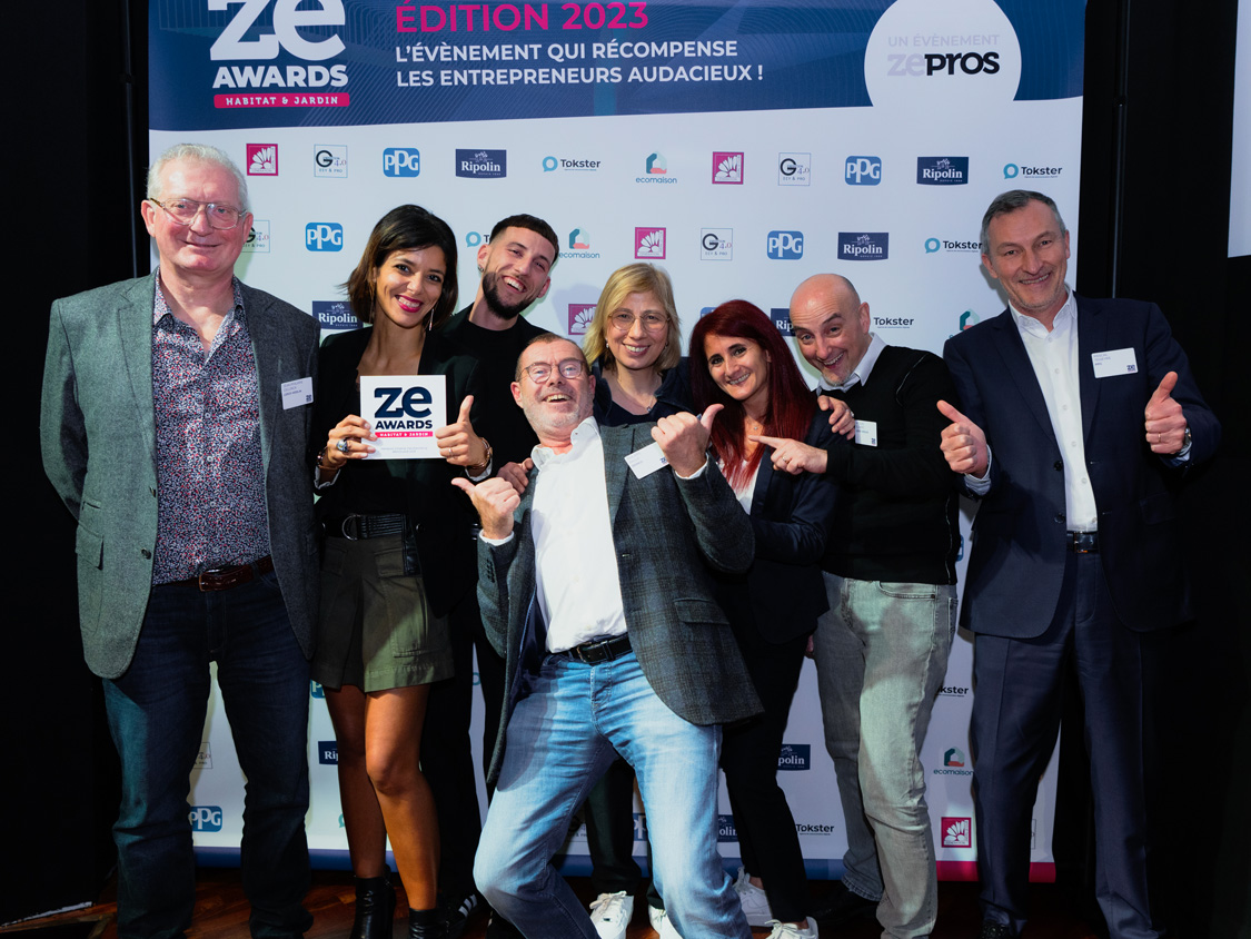 Le magasin Leroy Merlin Grand Parilly décroche le ZeAward Initiative Merchandising 2023. En présence de Pascal Tisseyre, Président de PPG (à droite) et de Philippe Paulic (Zepros)