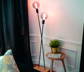 Duo de lampes sur canapé