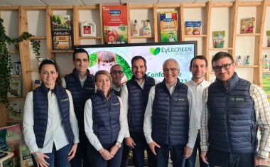 De dr à g :  G.Labourdette : R&D - J- B Michaux : Coord.Station d'essai Morancé - Ch.Klopfenstein : DG Eur. du Sud - J. Bernard-Brunel : Dir.Mktg Eur. du Sud - L. Martel : Dir. R&D -A. Mazière : Mktg Gardens, Ch. François : Resp  Com Digital et RSE