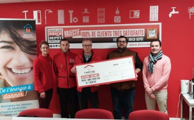 Remise de chèque à  Humanisme et habitat