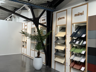 Même les produits extérieurs ont droit à un traitement de faveur avec une mise en avant “matériauthèque chic” !