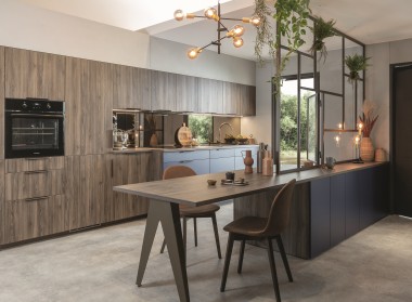 Le modèle refuge Minéral, parfaitement raccord avec les nouvelles tendances de la cuisine. Crédit Mobalpa. 